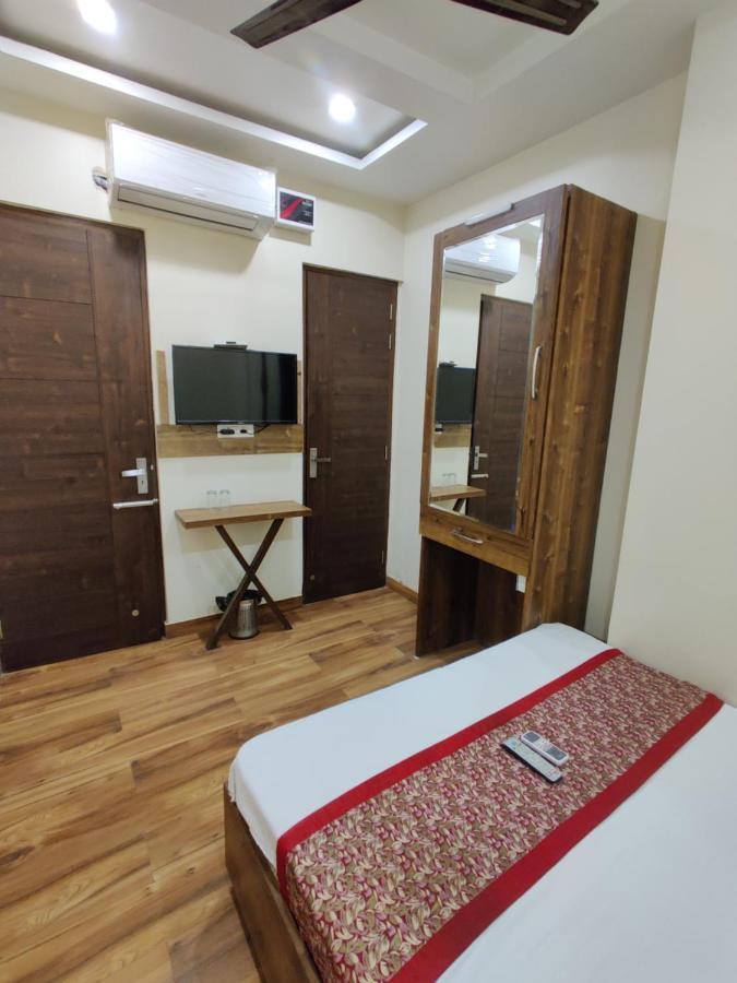 Hotel 56 - 200 Meter From Golden Temple Αμριτσάρ Εξωτερικό φωτογραφία